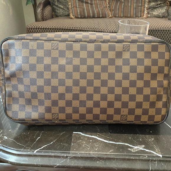 Authentic Louis Vuitton Damier Neverfull GM - Picture 5 of 6
